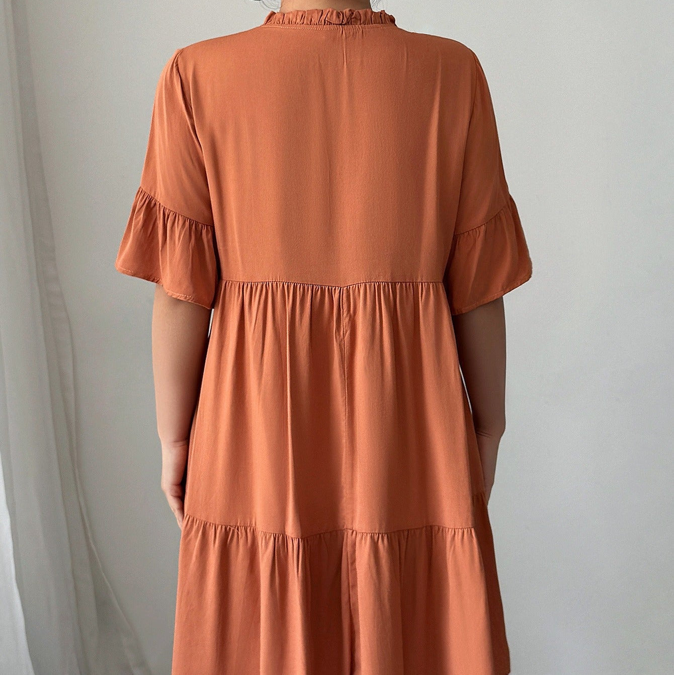 Vestido corto para mujer de algodón con cuello fruncido estilo evasé - Ariana