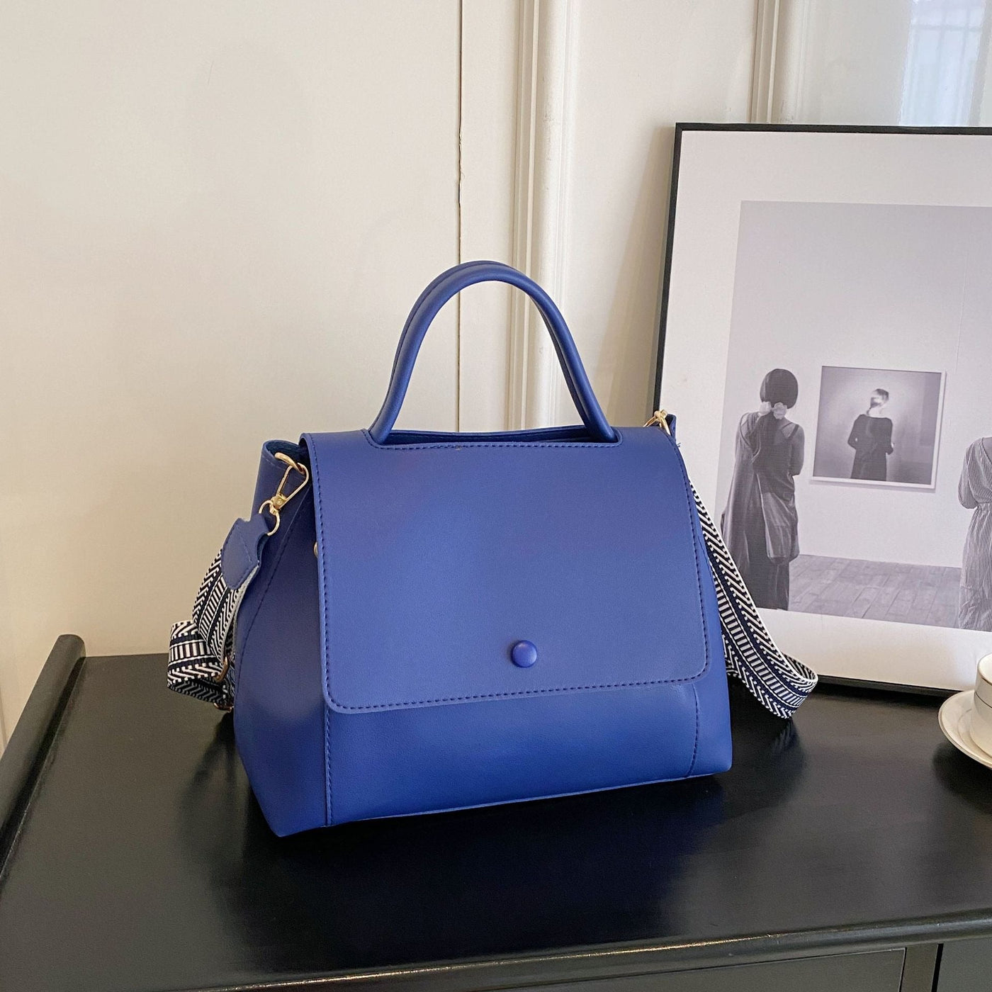 Bolso para mujer de piel sintética estructura rígida estilo bandolera - Renata