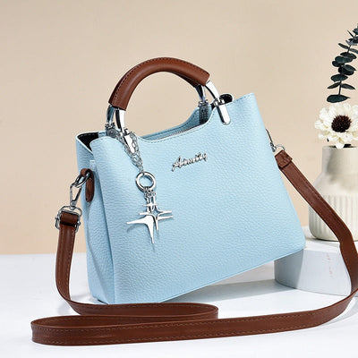 Bolso de mano para mujer de piel sintética con colgante decorativo - Giana