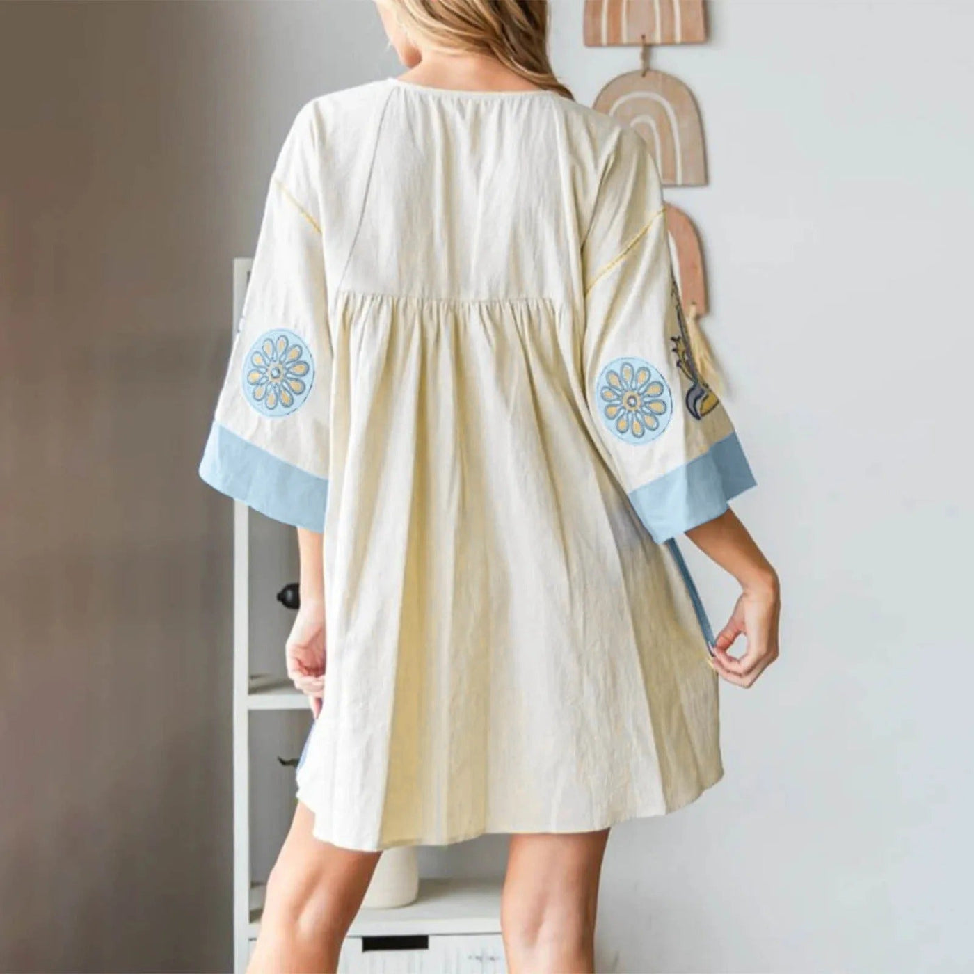 Avery - Vestido con Mangas Estampadas Florales y Cuello en V