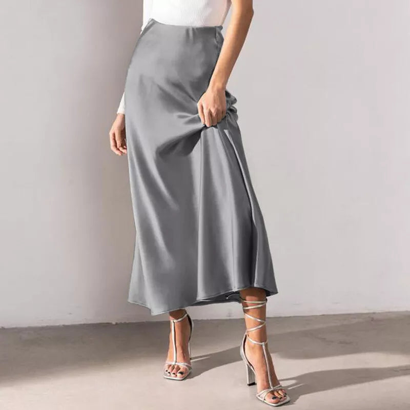 Elegante y femenina falda de satén de talle alto y línea A, ideal para un look refinado y sofisticado