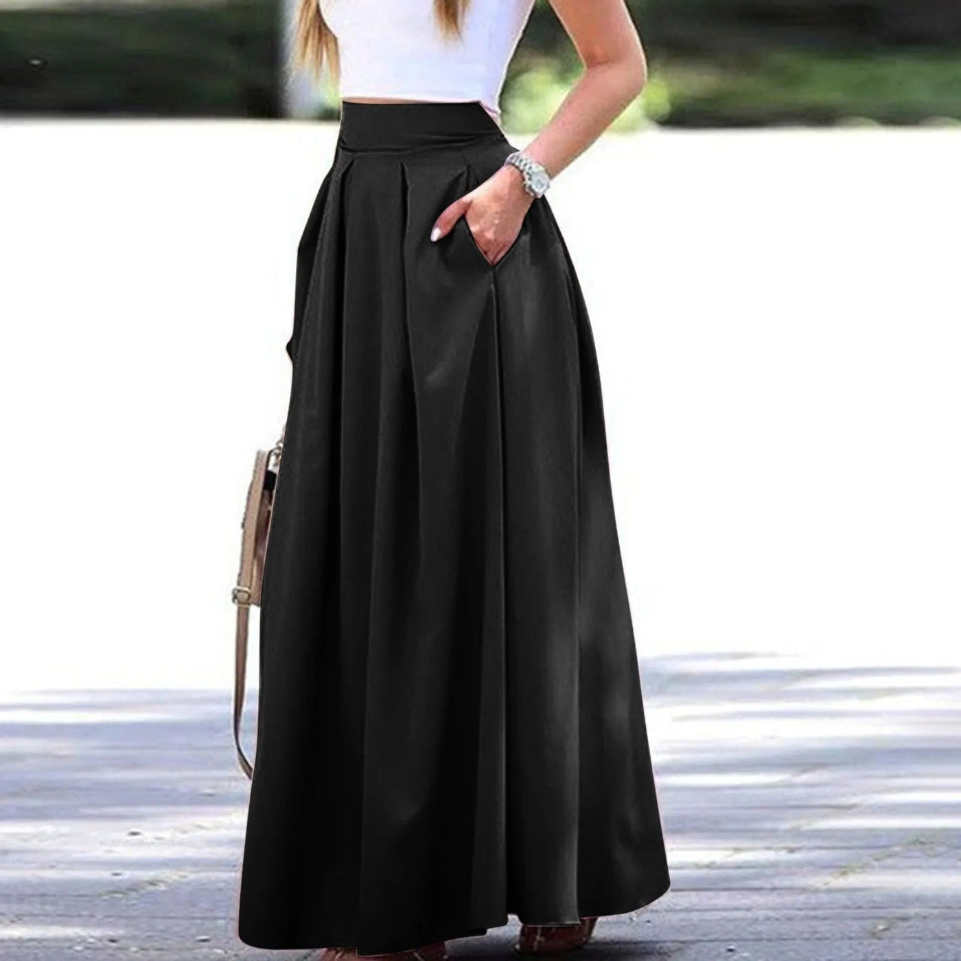 Elegante y fluida falda plisada de talle alto, ideal para un look sofisticado y femenino