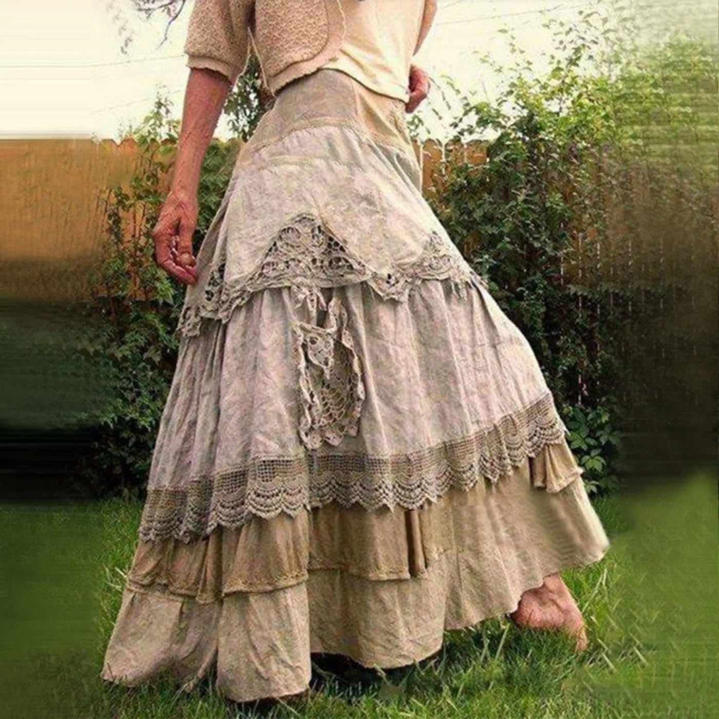 Falda larga boho de encaje en capas, romántica y ligera perfecta para un look femenino y sofisticado